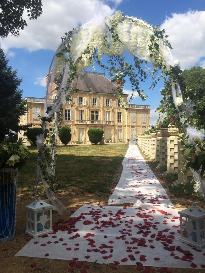 Chateau Nevers Bed and Breakfast Varennes-Vauzelles Exterior foto